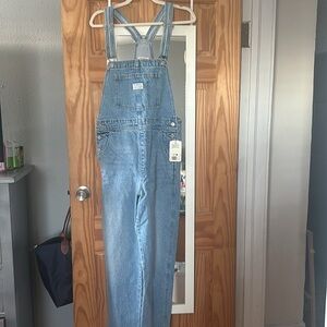 Levi’s Premium VINTAGE WOMEN'S OVERALLS with tags. New 2024. Size Medium.
